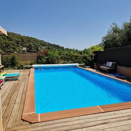 De 25 M2 Avec Jardin Et Piscine Uniquement Accessible En Juin Sept Chalet *