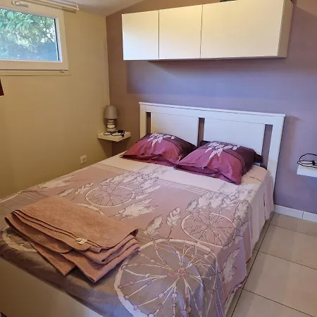 Chalet De 25 M2 Avec Jardin Et Piscine Uniquement Accessible En Juin Sept