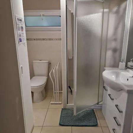 De 25 M2 Avec Jardin Et Piscine Uniquement Accessible En Juin Sept Chalet *